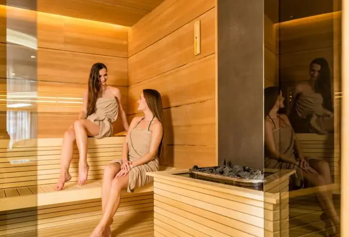 Jak korzystać z sauny w hotelu? Praktyczny przewodnik