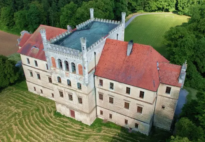 Książ Wielki: Renesansowy Pałac i Ukryte Skarby Małopolski