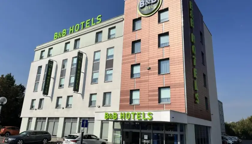 B&B hotel: Tradycja czy sieć? Kluczowe różnice i wybór noclegu