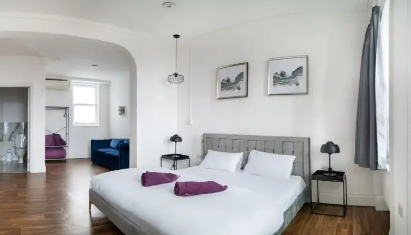 Hostel czy hotel? Kluczowe różnice, które musisz znać.