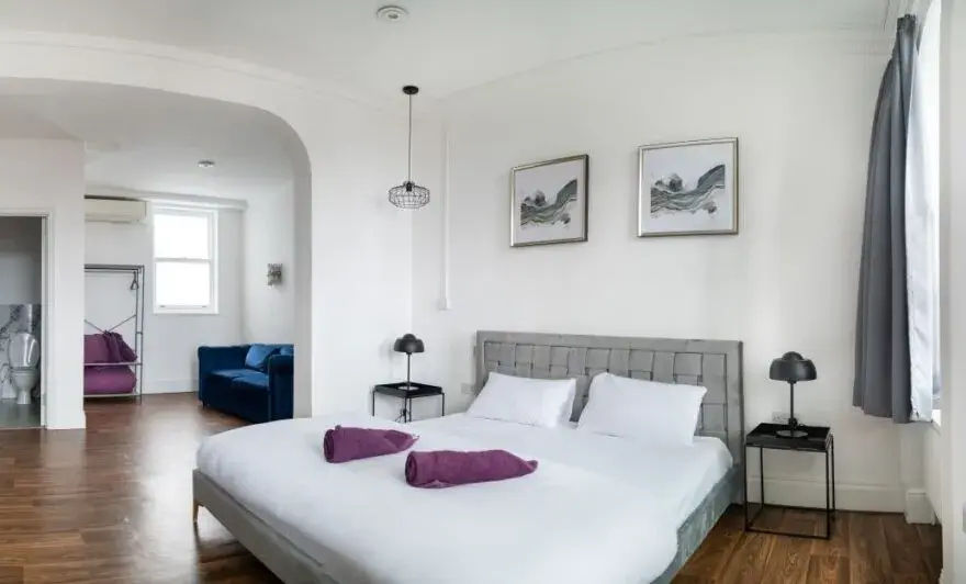 Hostel czy hotel? Kluczowe różnice, które musisz znać.