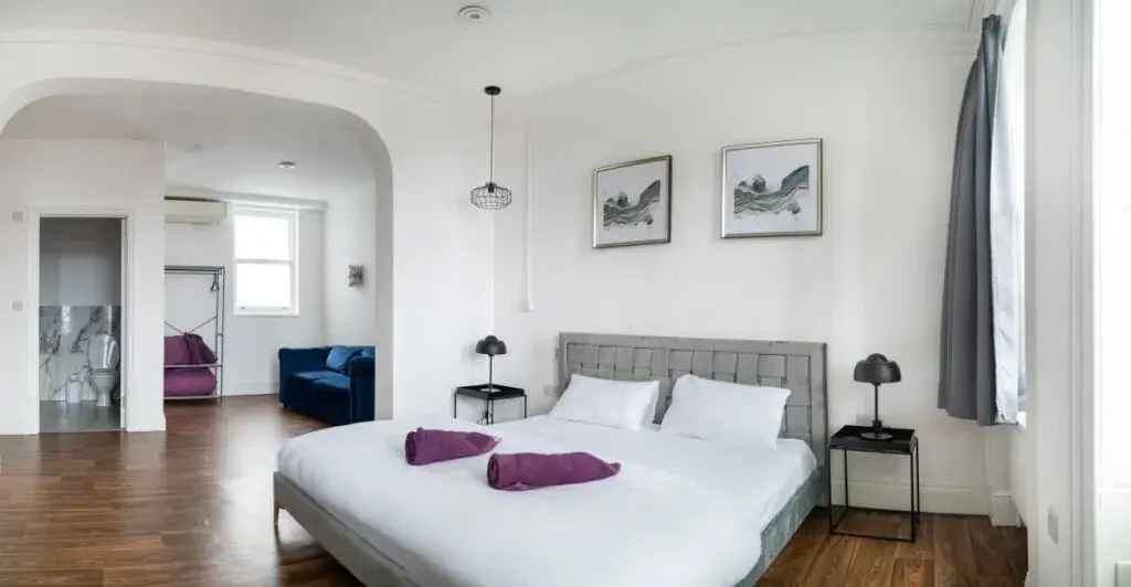 Hostel czy hotel? Kluczowe różnice, które musisz znać.