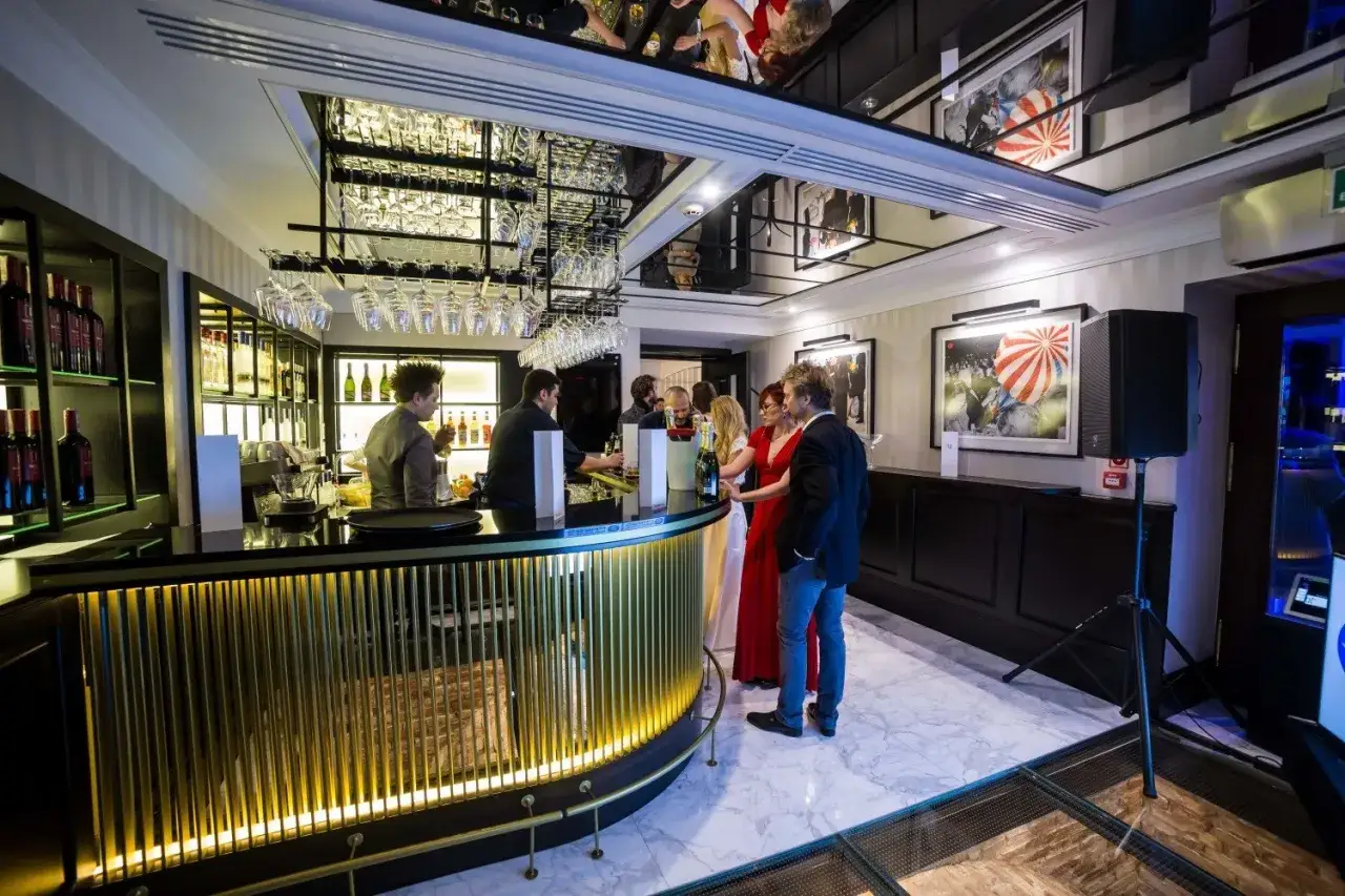 Zdjęcie Hotel Sixty Six Warszawa: Przyczyny zamknięcia i przyszłość