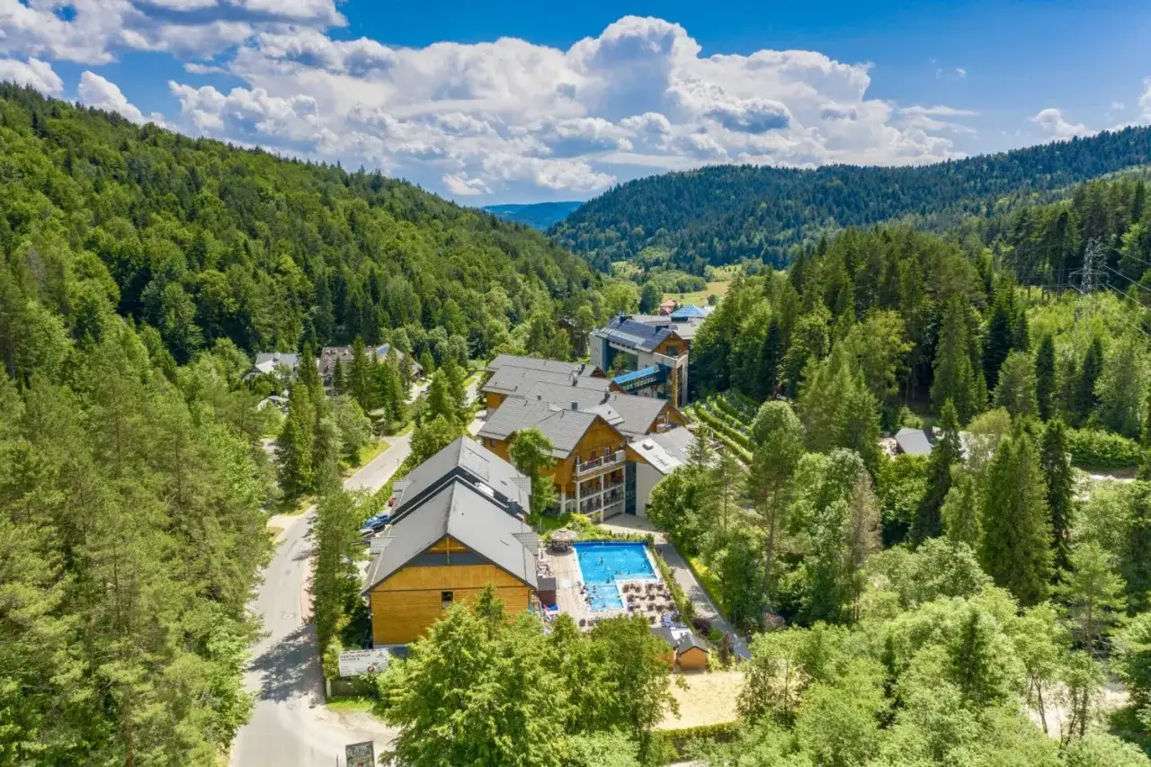 Zdjęcie Basen hotelowy: poradnik, zasady i etykieta - czuj się pewnie